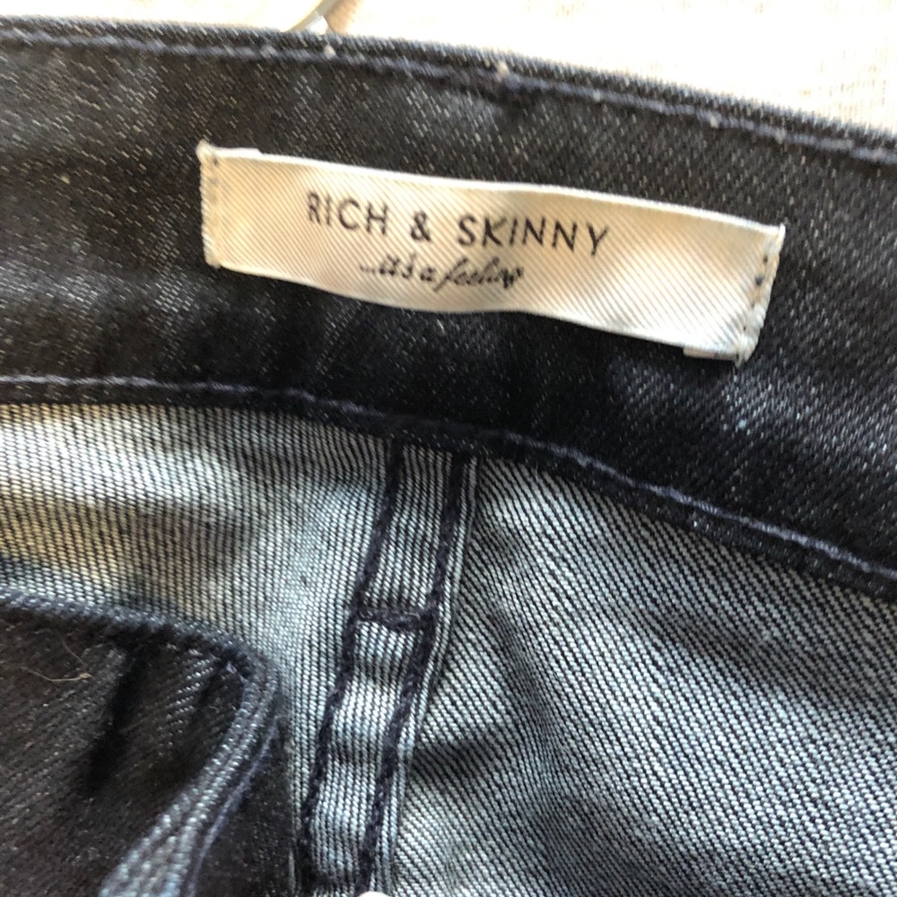 NWOT Rich & Skinny skinny jeans. Size 28